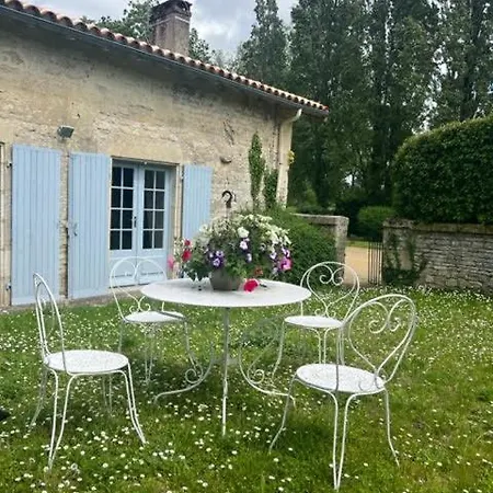 Le Domaine De La Gravette 게스트하우스